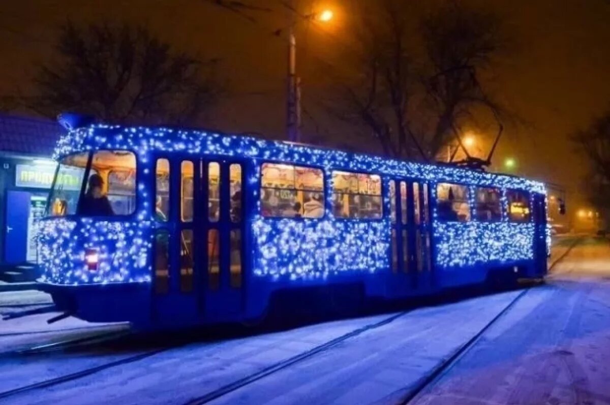    В Краснодаре к Новому Году будут ездить четыре мерцающих трамвая и автобуса