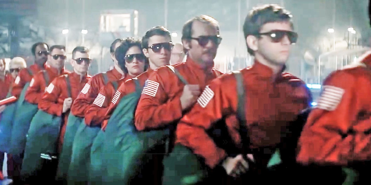 Секретная оперативная группа правительства США по борьбе с инопланетянами, которая настолько засекречена, что о ней никто не знает. На самом деле это кадр из «Близких контактов третьего рода»".