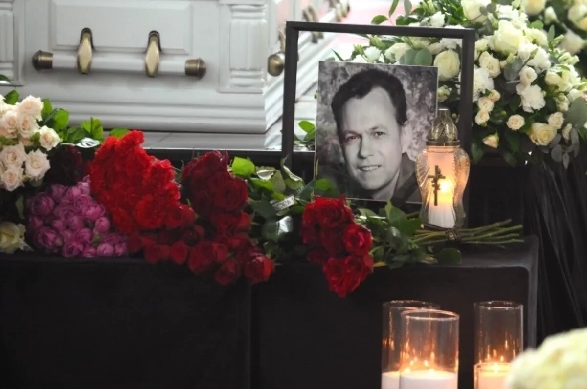    В Москве началось прощание с экс-солистом «На-На» Владимиром Лёвкиным