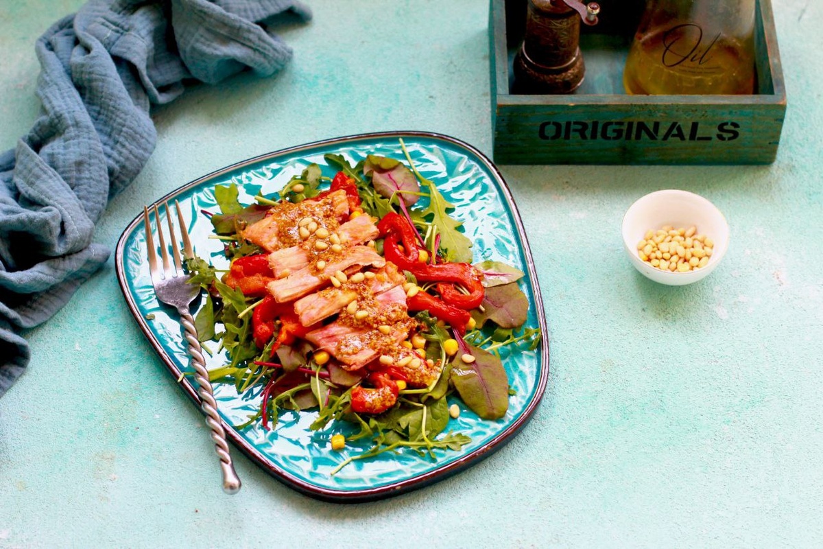 Салат с кальмаром, кукурузой и печеным перцем от Елены Некрасовой https://t.me/urbanistka_vl