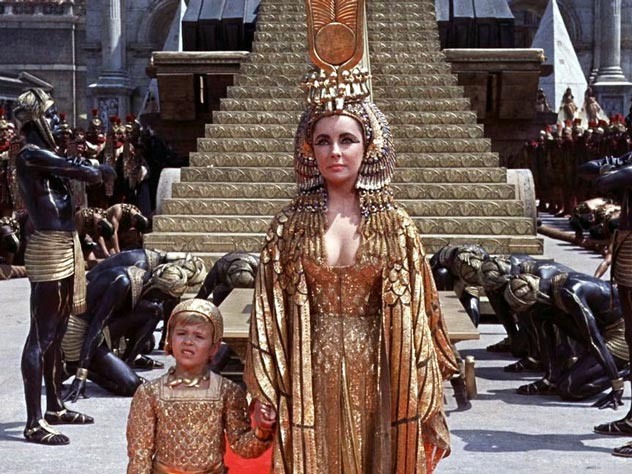кадр из фильма "Клеопатра"