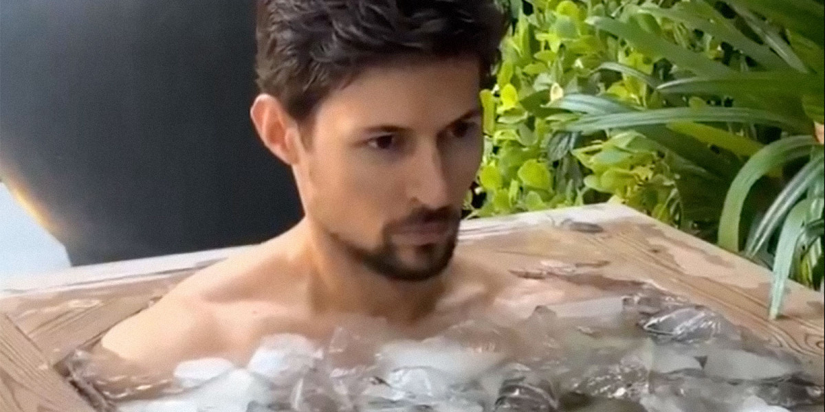 Павел Дуров принимает ледяную ванную