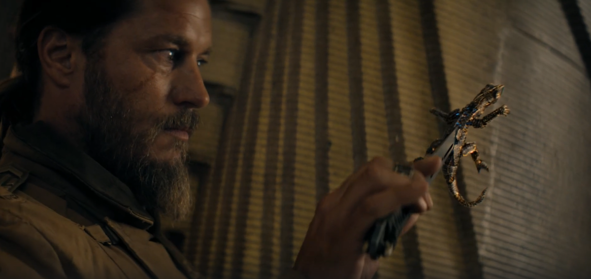 Злой дядька убивает игрушку