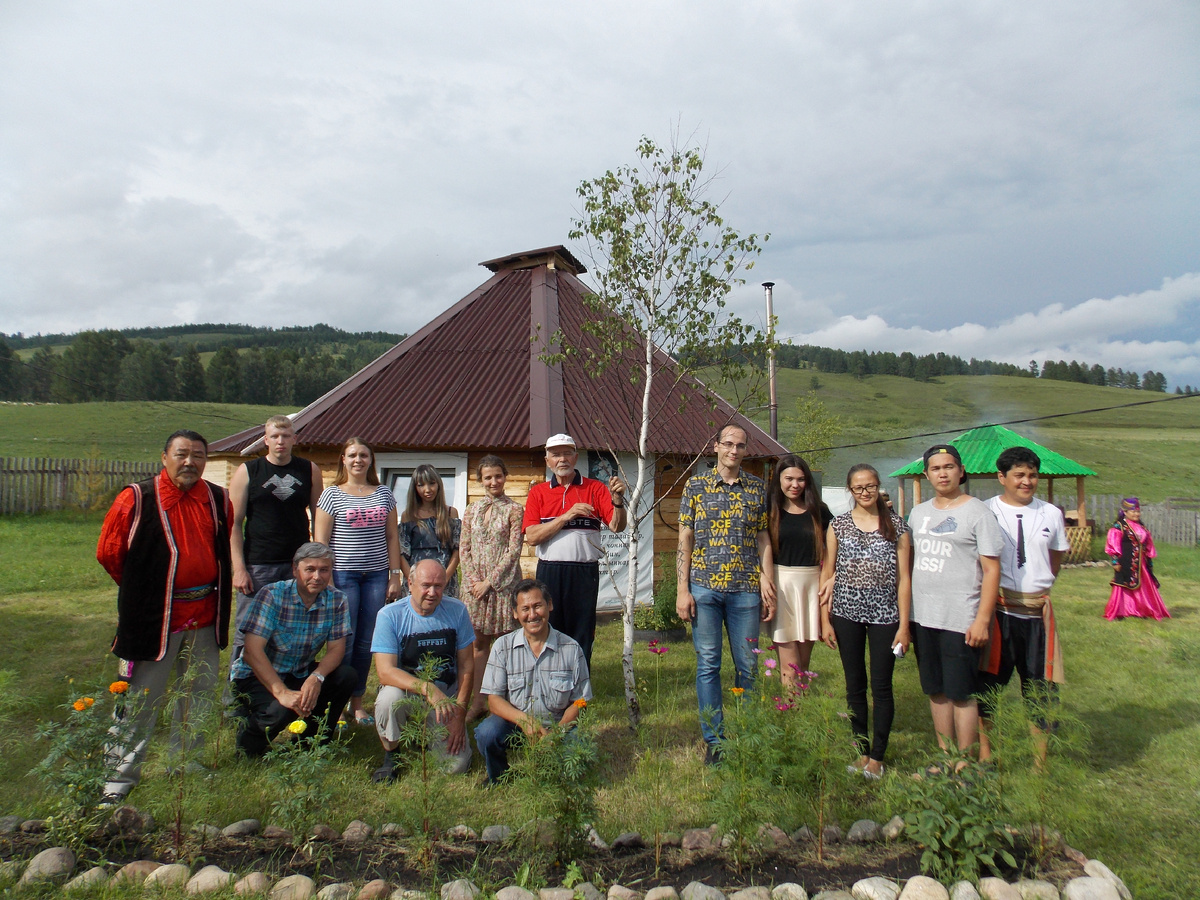 Литературный музей М.Е. Кильчичакова в Верх-Тее, где проходит выездной литературный лагерь для молодых литераторов.