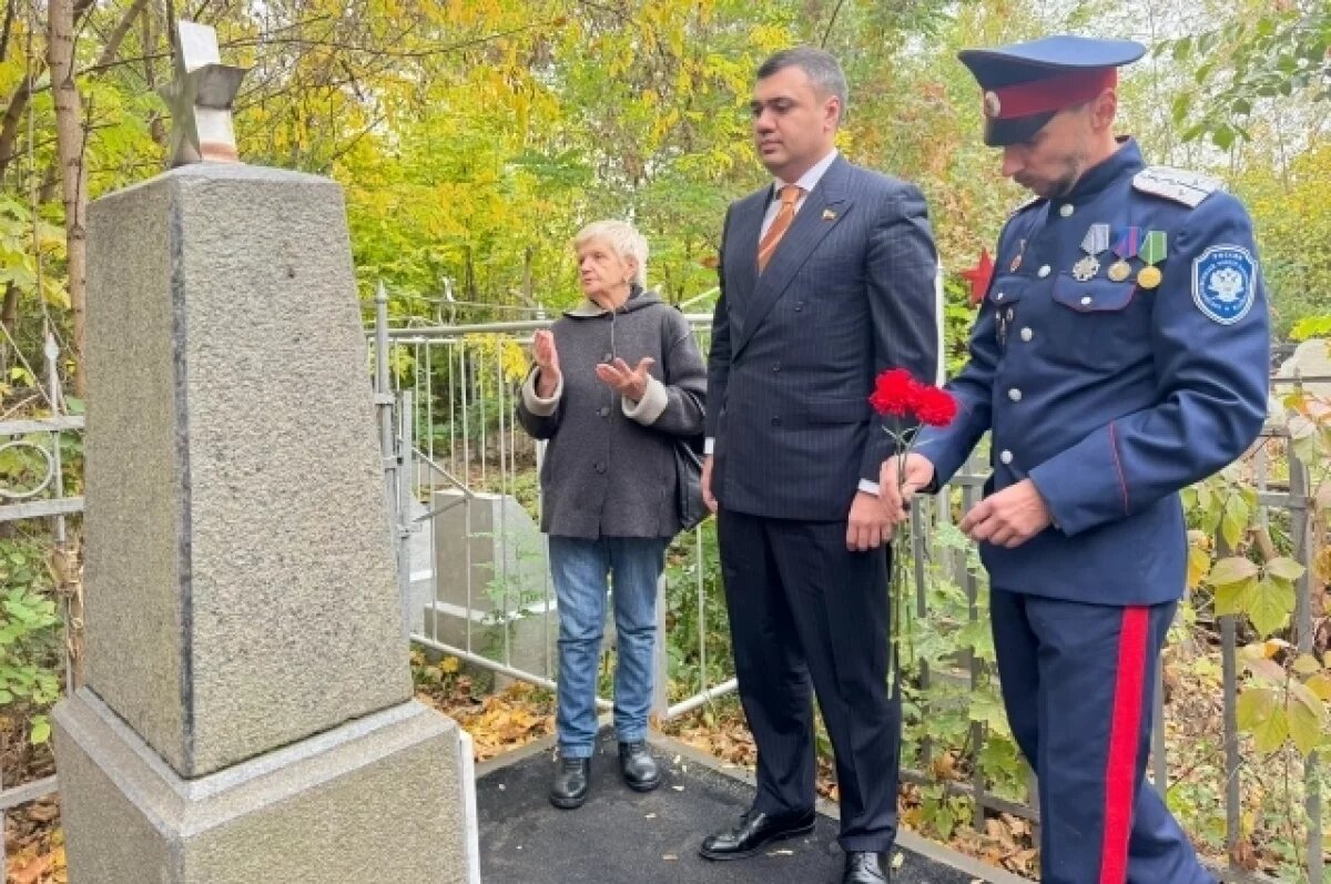    В Пролетарском районе Ростова обустроили площадку у памятника воину