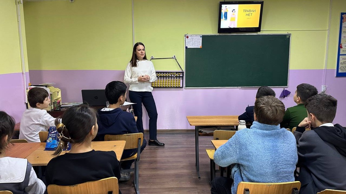    Российские волонтёры проводят профилактику буллинга в Душанбе