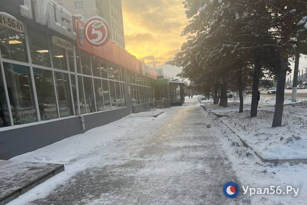    Жительница Оренбурга отсудила 100 тысяч рублей за падение во время гололеда на остановке