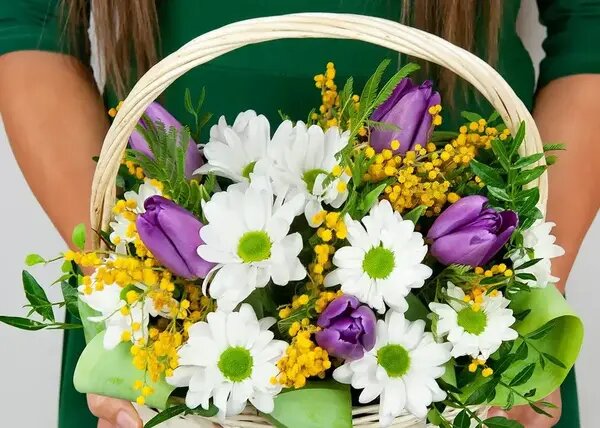   Букет из хризантем, мимоз, тюльпанов «Солнечный март» от AzaliaNow Мария Казённова