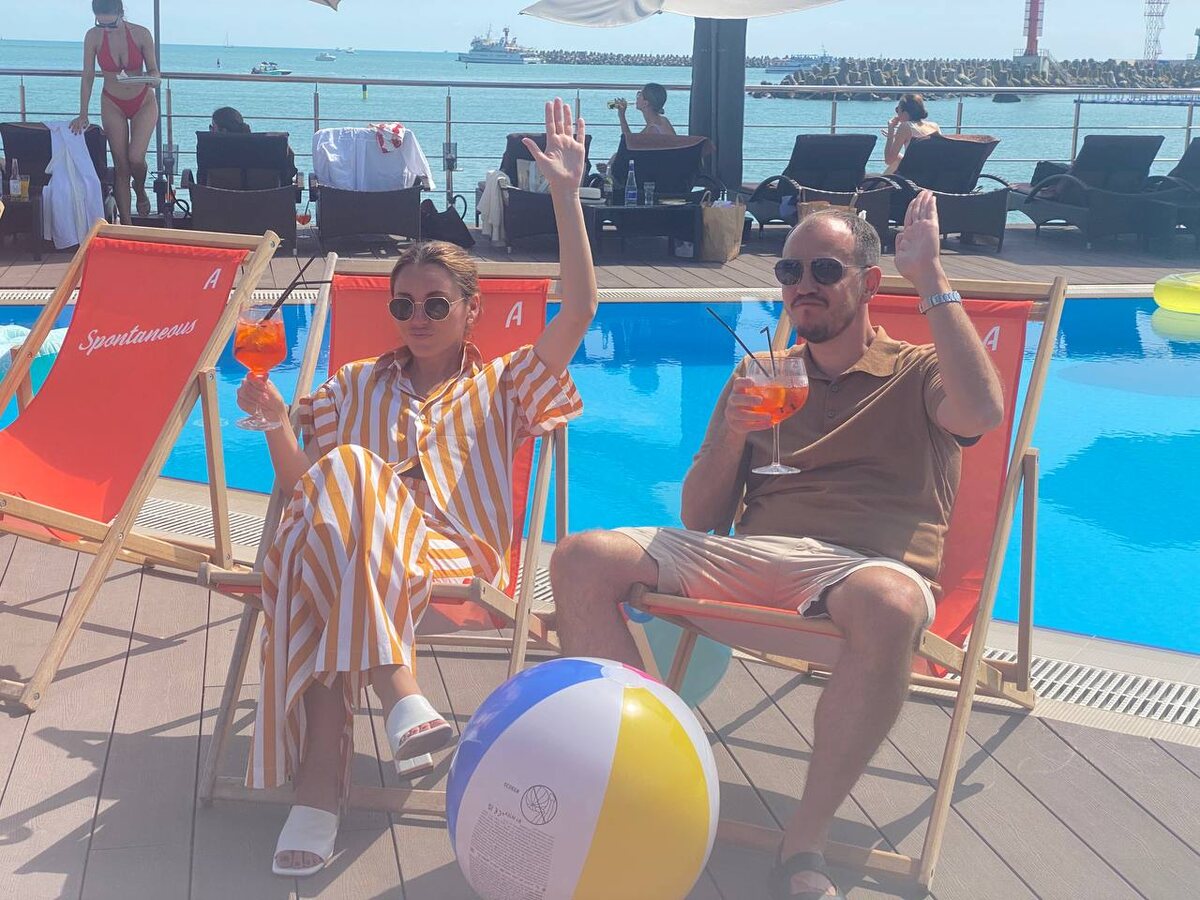 Фотка с наших Мальчишника & Девичника в Сочи. На ней оба — в полном кайфе друг от друга, себя и происходящего вокруг. Хочу, чтобы так было с нами всегда