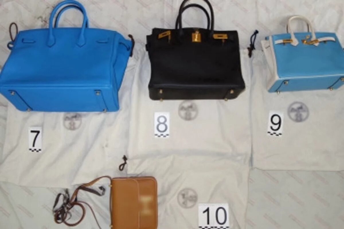    Брендовые сумки на 23 млн рублей обнаружила таможня у гражданки Германии