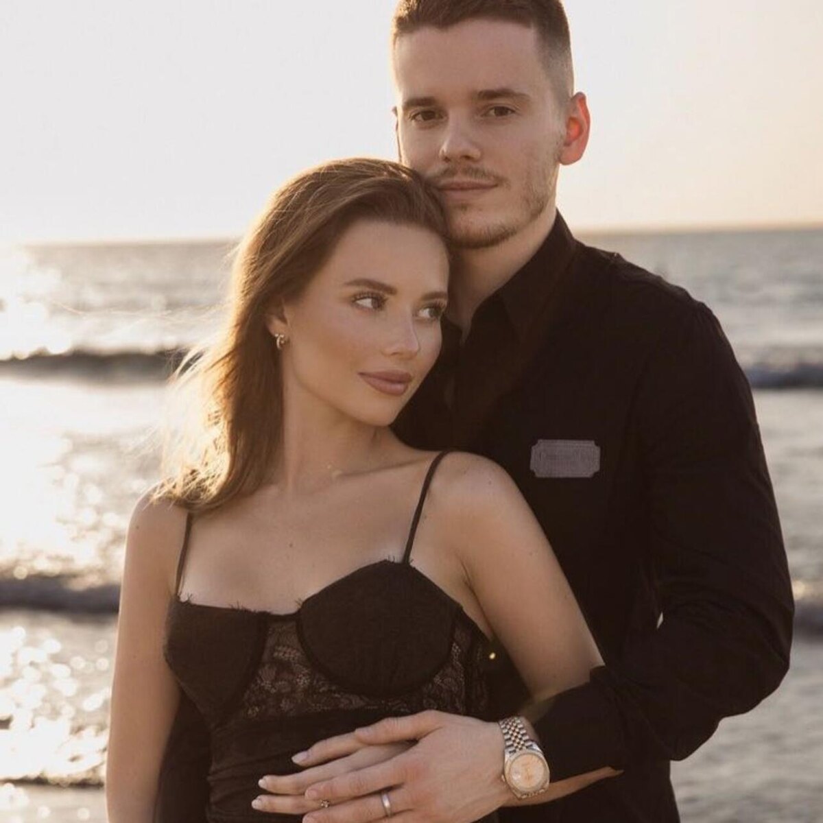    Арсений Шульгин с женой Соцсети