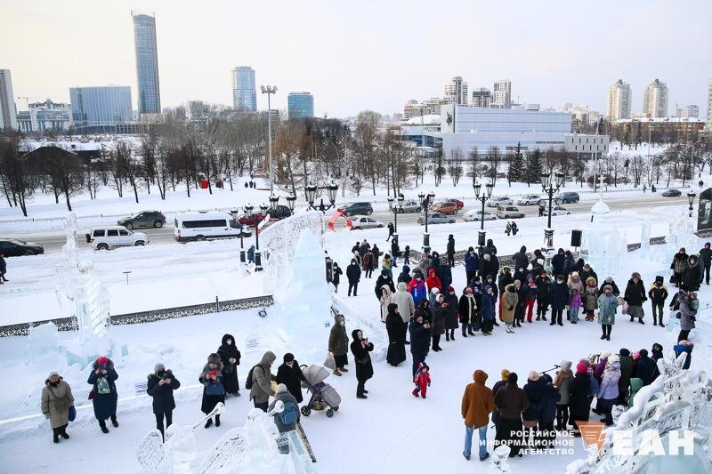    ЕАН. К концу текущей недели на площади 1905 года закончат монтаж павильона