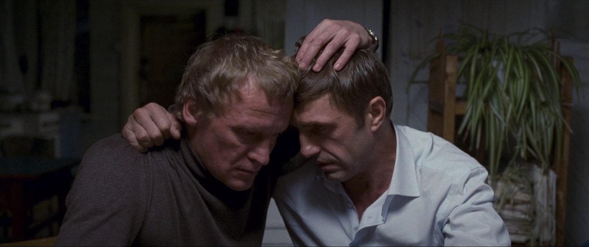 Армейские друзья Николай и Дмитрий. Кадр из фильма «Левиафан»