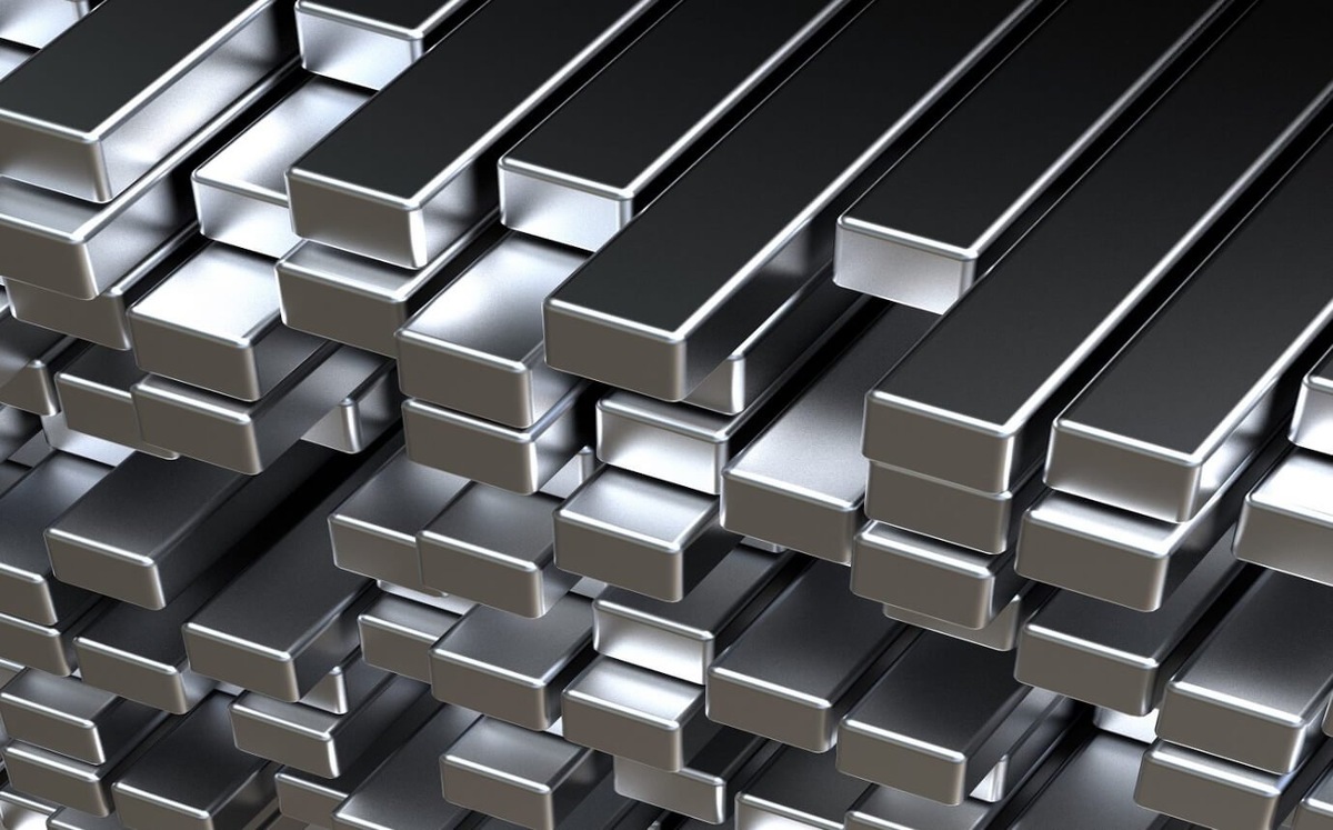    Ответ на вопрос нашей статьи заключается в высокой теплопроводности металлов. Источник изображения: vuzopedia.ru