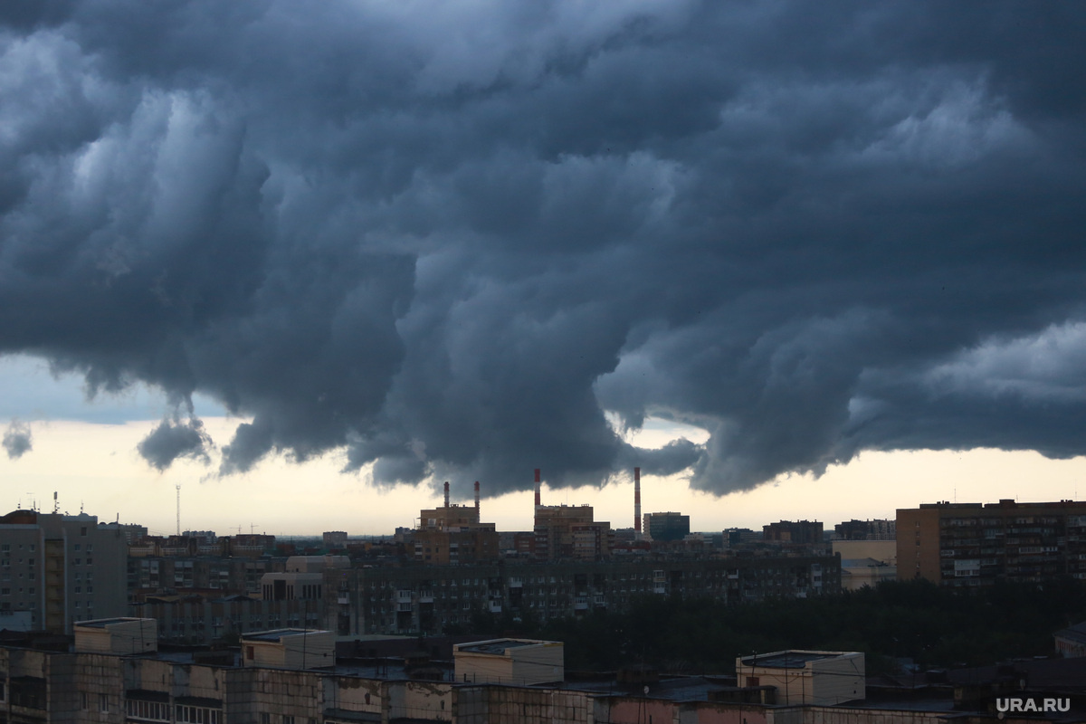 Циклон принесет с собой сложный атмосферный фронт. Фото: Денис Моргунов © URA.RU