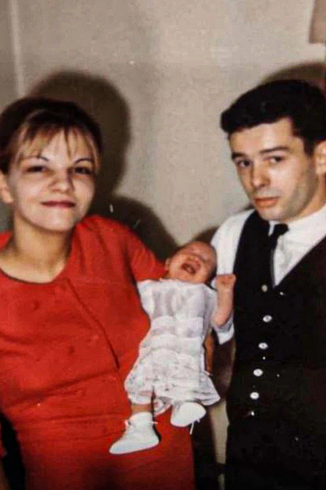 Новореждëнная дочь Паула вместе с родителями