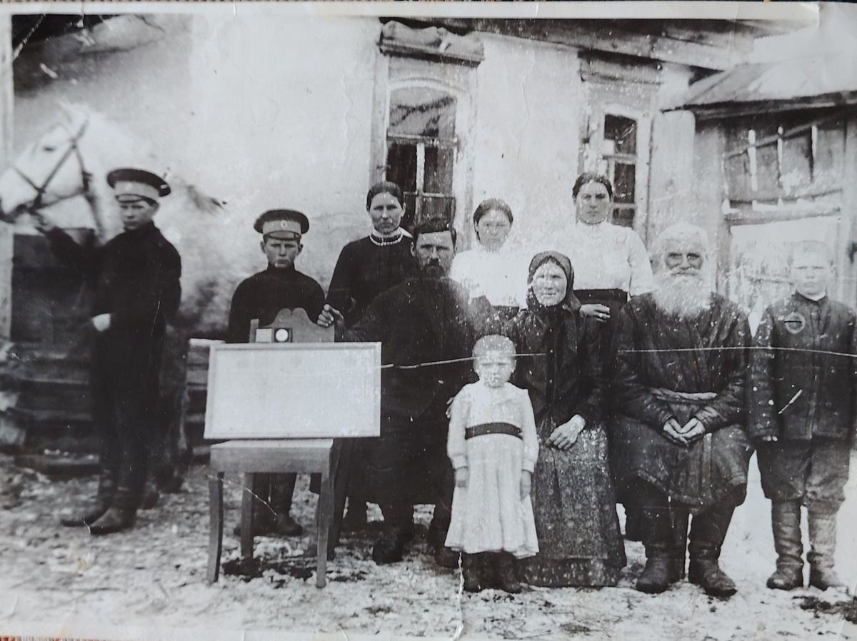 Азарьевы. Ориентировочно - 1914 год. 