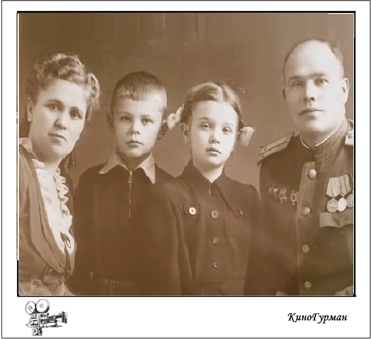 Светлана Светличная с родителями и братом (Яндекс картинки)