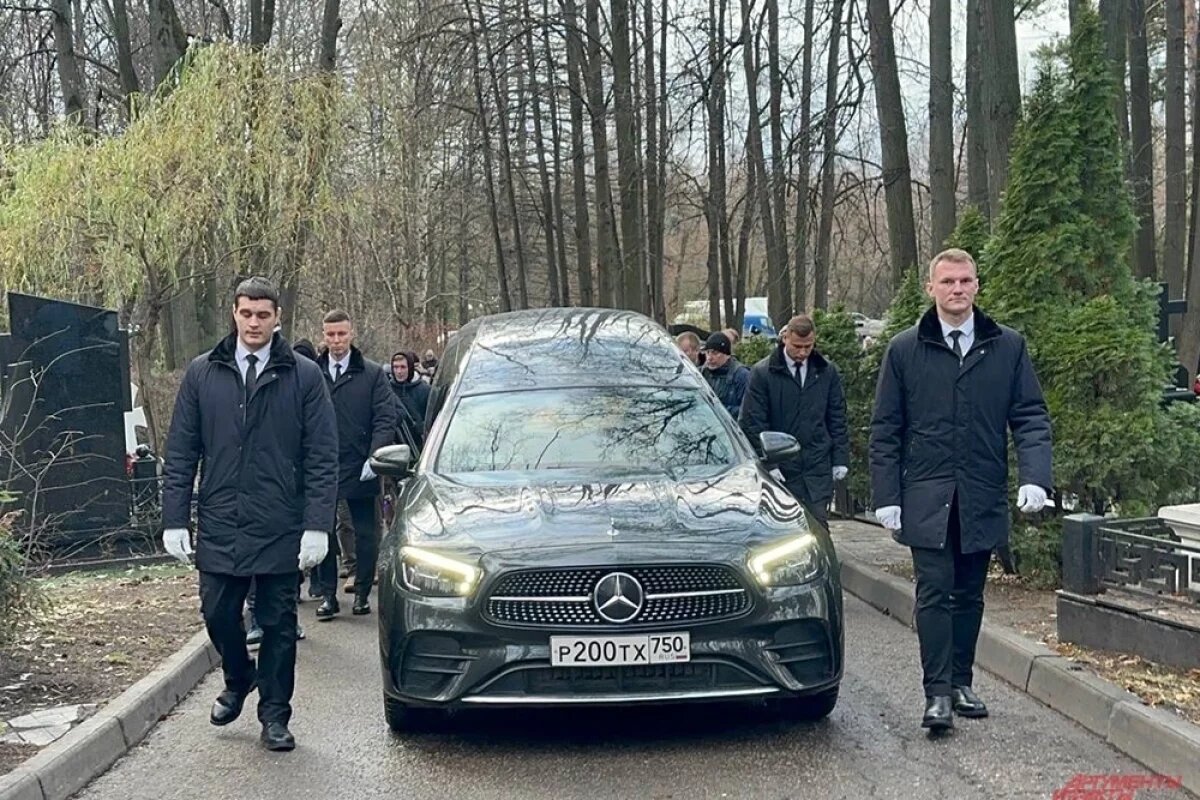    Владимира Левкина похоронили рядом с Владленом Татарским