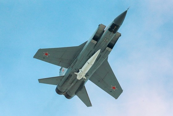    Истребитель-перехватчик МиГ-31К с гиперзвуковой ракетой «Кинжал»