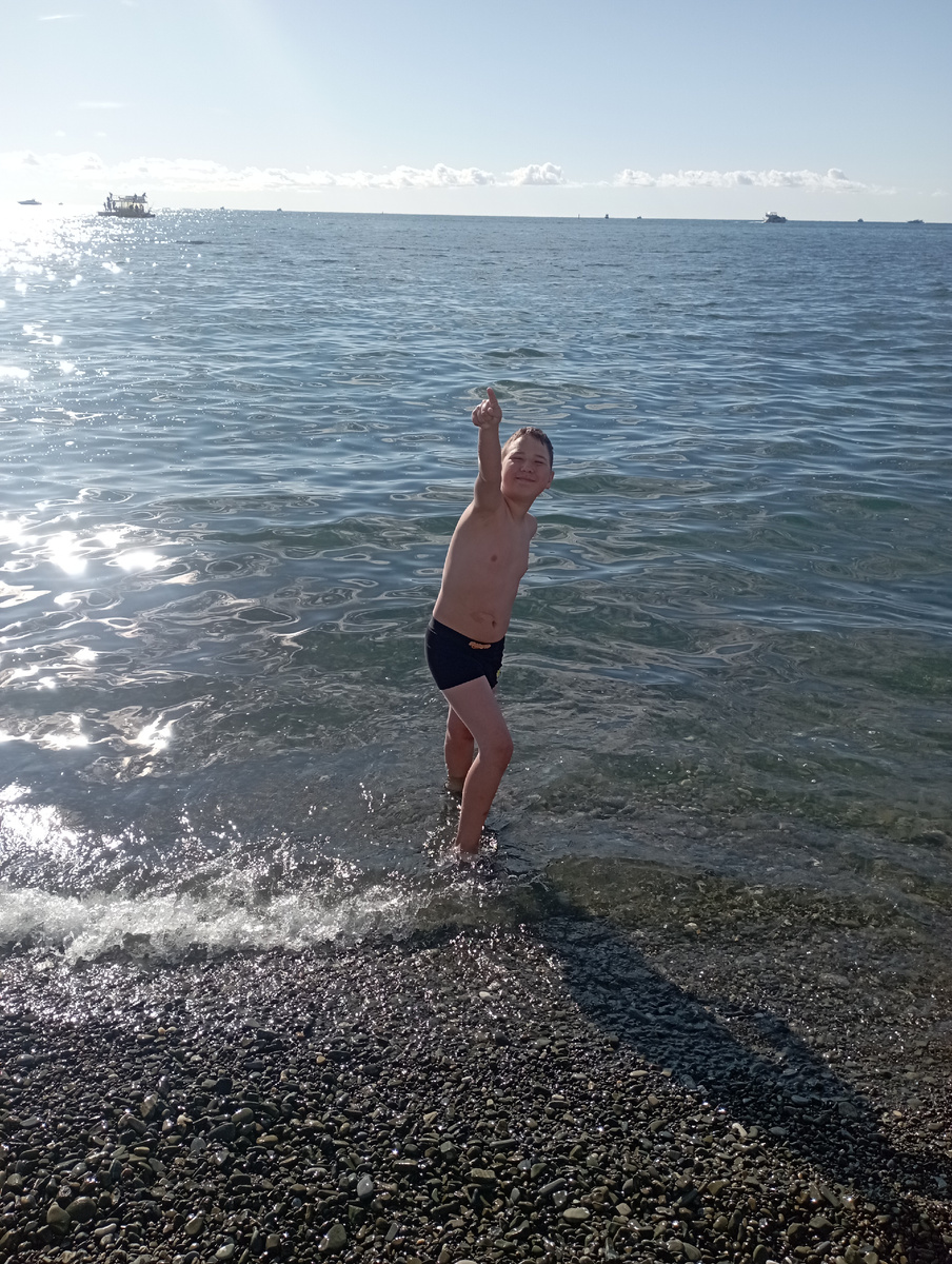 Довольный, обожает воду с рождения