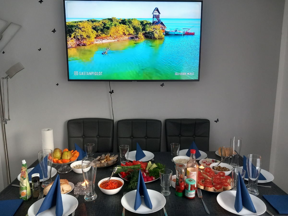 Просто гости на шашлык зашли