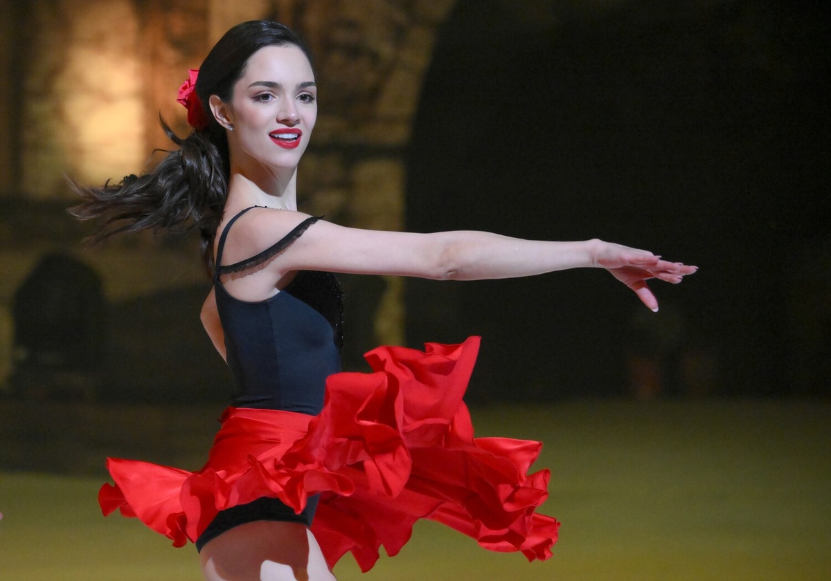 Фигуристка Евгения Медведева во время ледового спектакля «Кармен» Ильи Авербуха в «ЦСКА Арена» в Москве, 01 ноября 2024 года ©Алексей Майшев/РИА Новости  📷