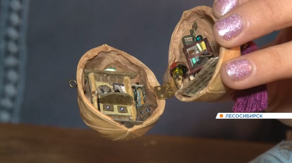     Жительница Лесосибирска создает миниатюрные интерьеры в ореховой скорлупе