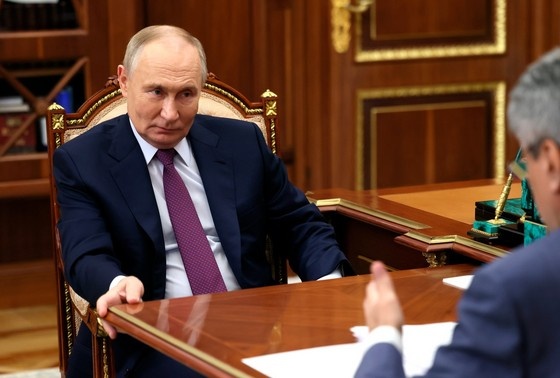    Владимир Путин на встрече с главой фракции партии «Новые люди» в Государственной думе Алексеем Нечаевым