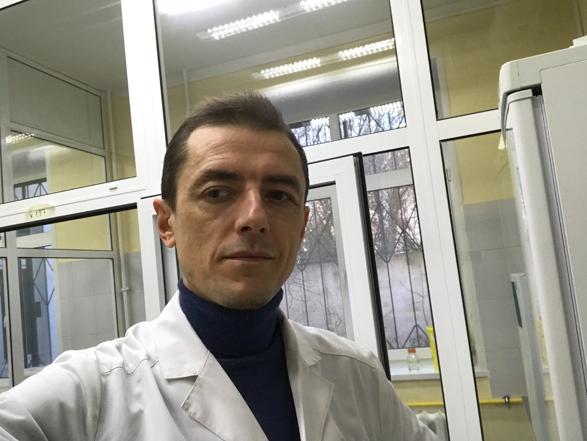 Автор курса - кандидат биологических наук, Роман Овчинников, микробиолог с многолетним стажем.