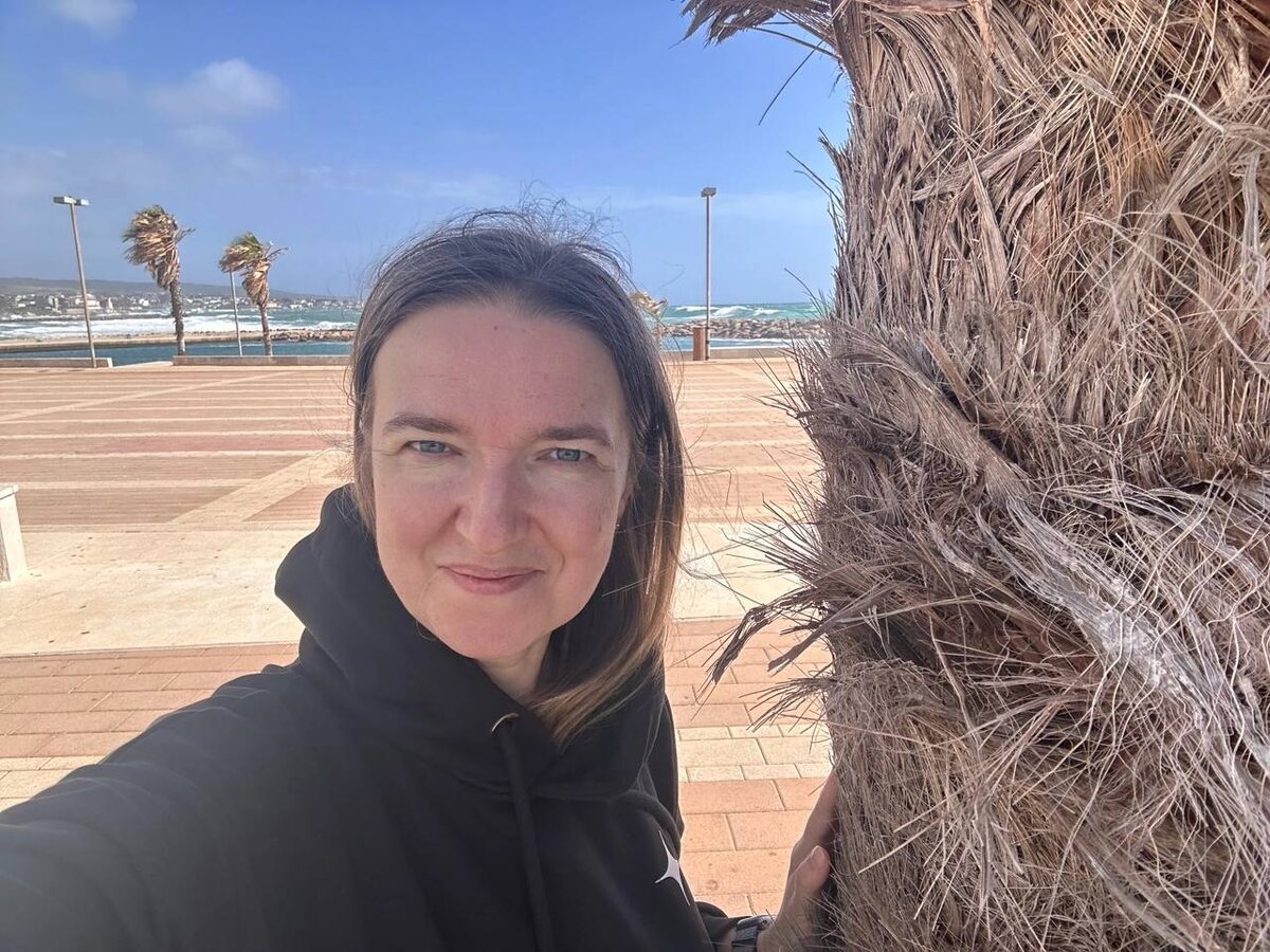 на этой фотографии еще не видно, но тут я уже хорошо чувствую вздувающийся флюс