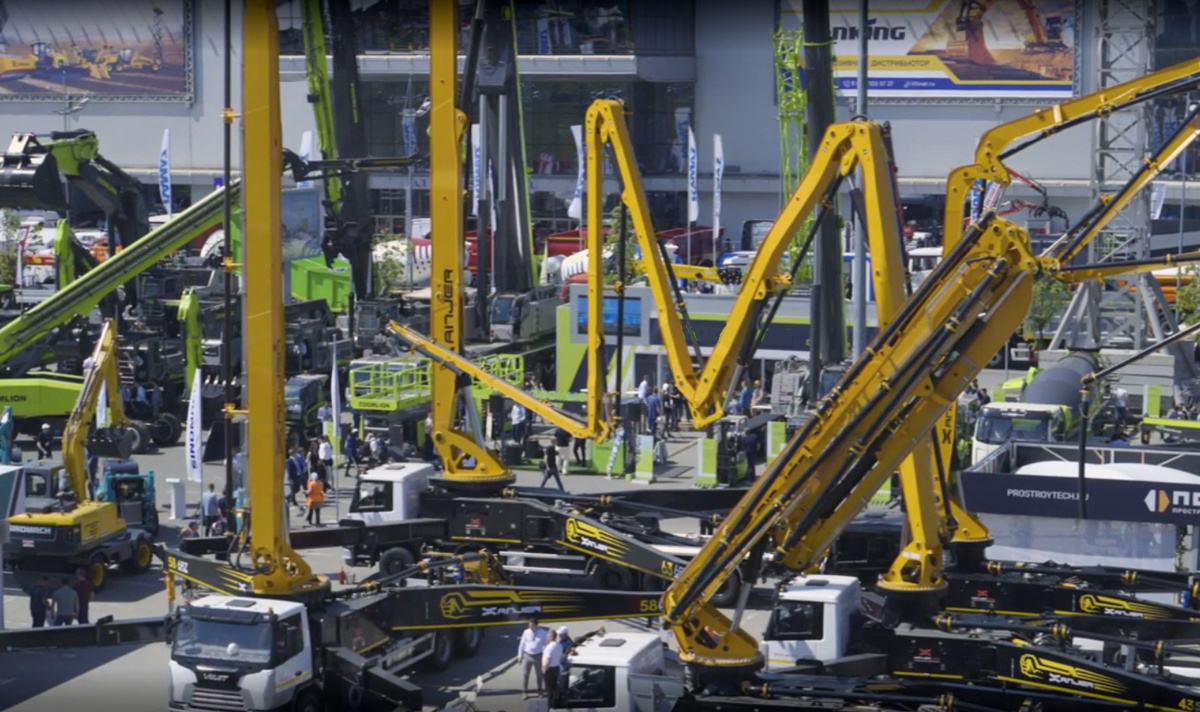 Стенд ПРОСТРОЙТЕХ на выставке СТТ-2024 с самым большим количеством автобетононасосов. 
Компания стала победителем в конкурсе "Инновации в строительной технике в России".