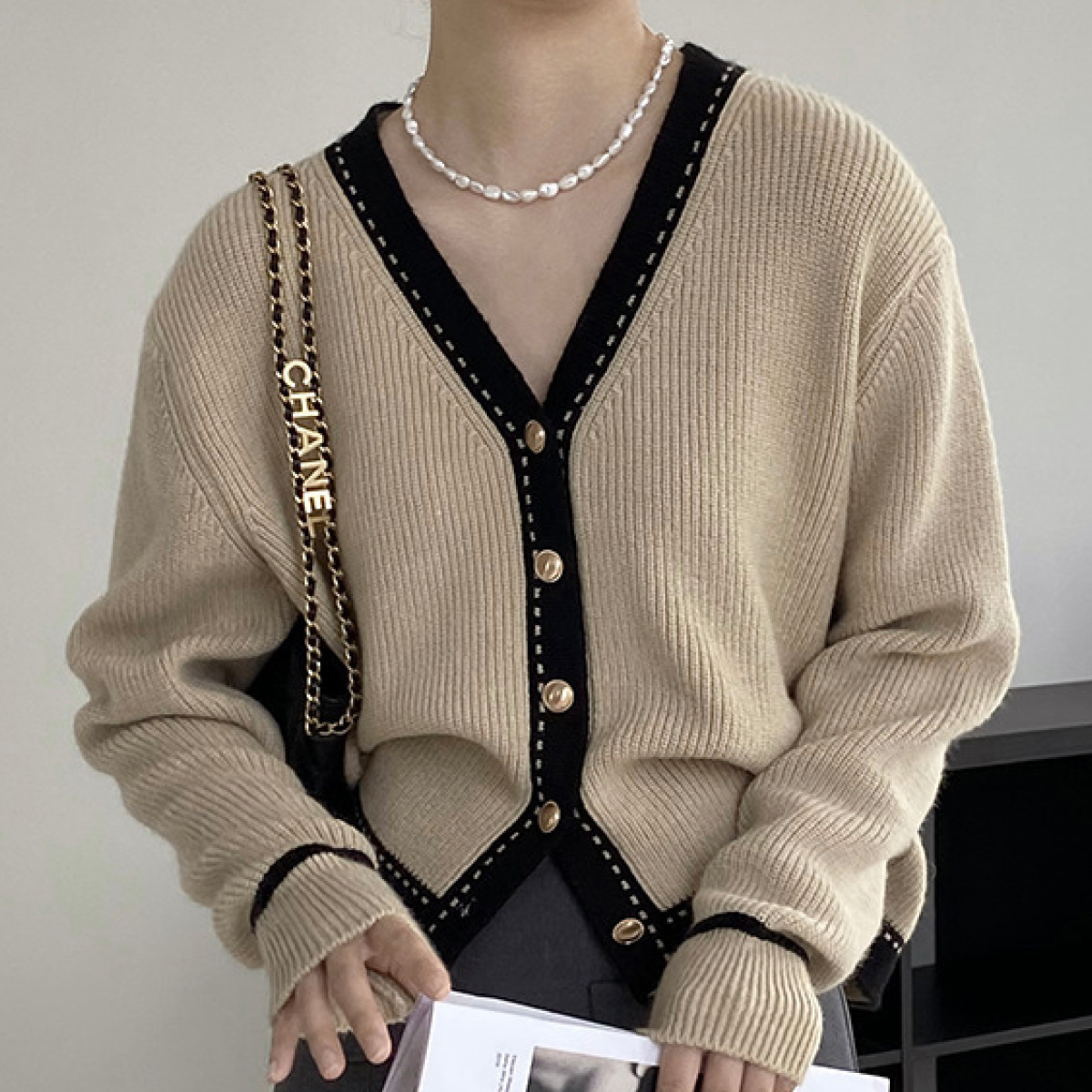 Бежевая кофта на пуговицах