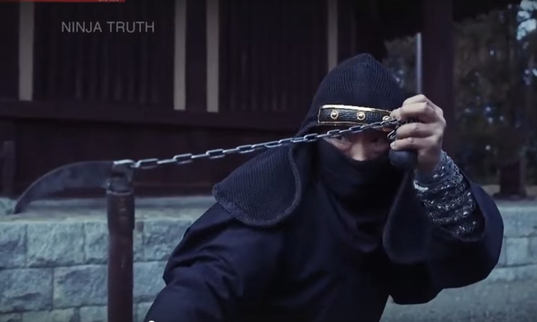Воин приготовился к броску