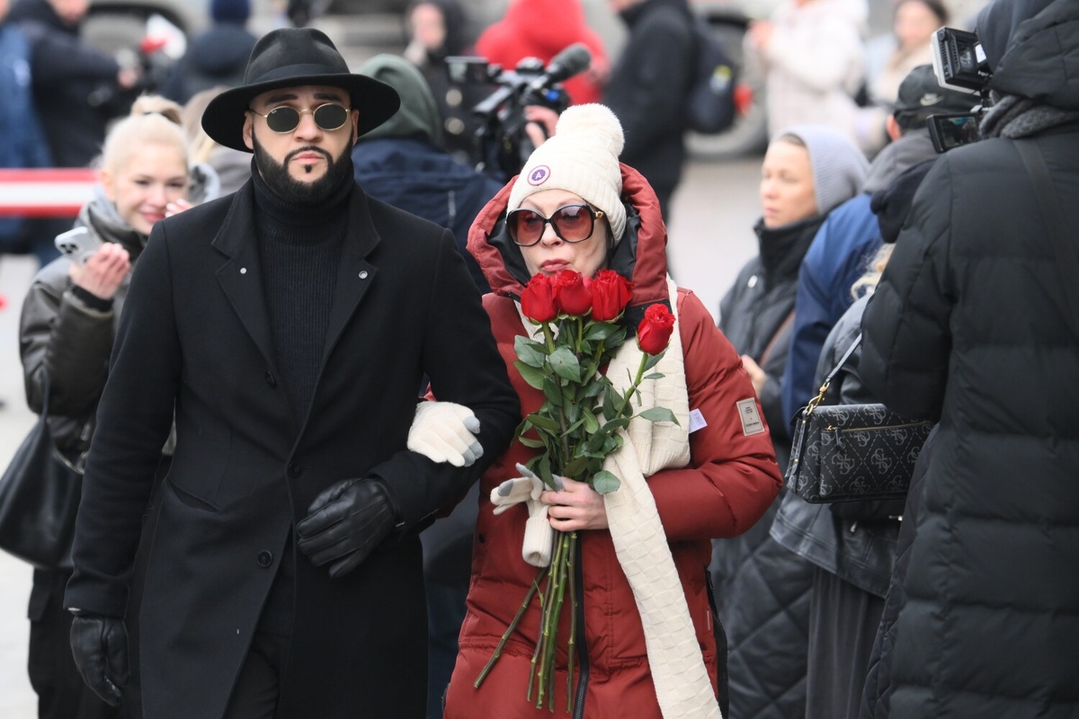 Певица Марина Хлебникова на церемонии прощания с певцом Владимиром Левкиным на Троекуровском кладбище в Москве, 19 ноября 2024 года ©Алексей Майшев/РИА Новости  📷