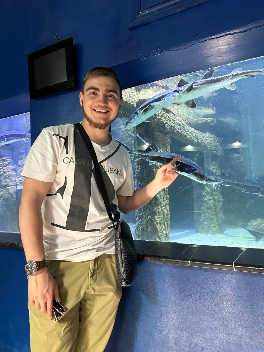 Это не он. Просто картинка из интернета.