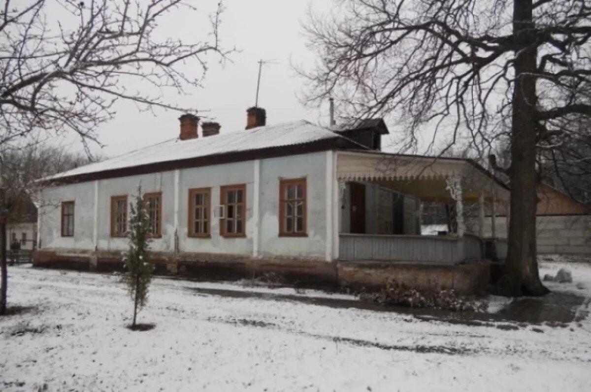    Поместье Орловых-Давыдовых в селе Обуховка.