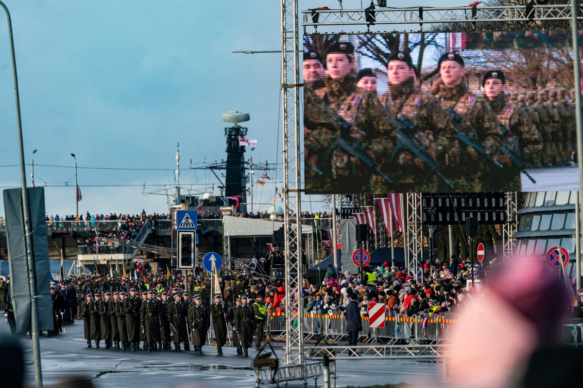 Военнослужащие НВС на параде 18 ноября в Риге © Sputnik