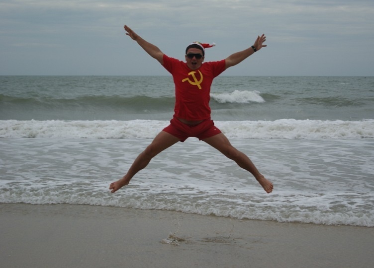 Нячанг в декабре, обратите внимание на цвет воды в это время года, море беспокойное