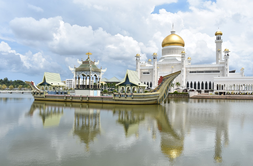 Мечеть Омара Али Саййуддина, в столице страны, Бандар сери Бегаване, Бруней