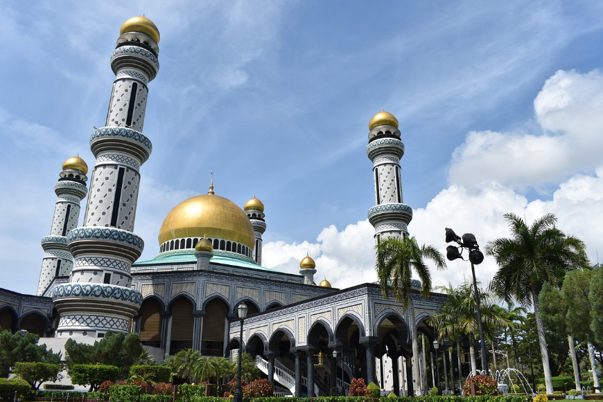 Еще одна мечеть в в окружении природы