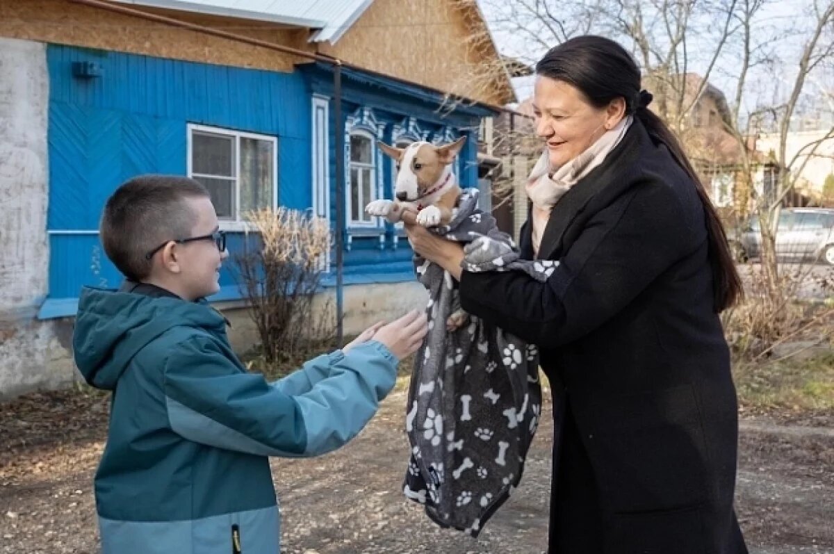    Губернатор Тульской области подарил мальчику щенка