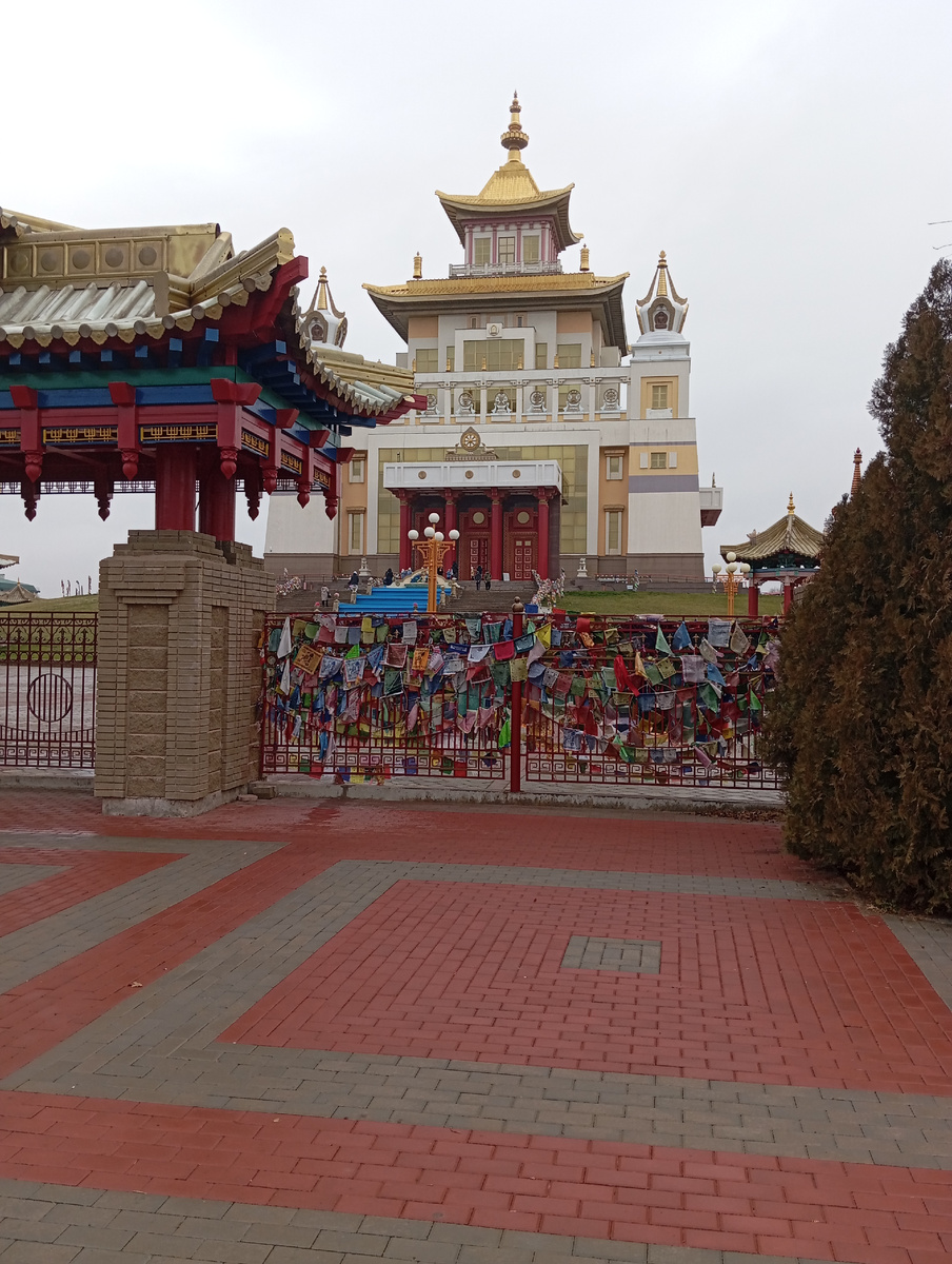 Мое фото хурула сегодня. Пасмурный, немного дождливый день, но дождь для буддистов это всегда хороший знак. 