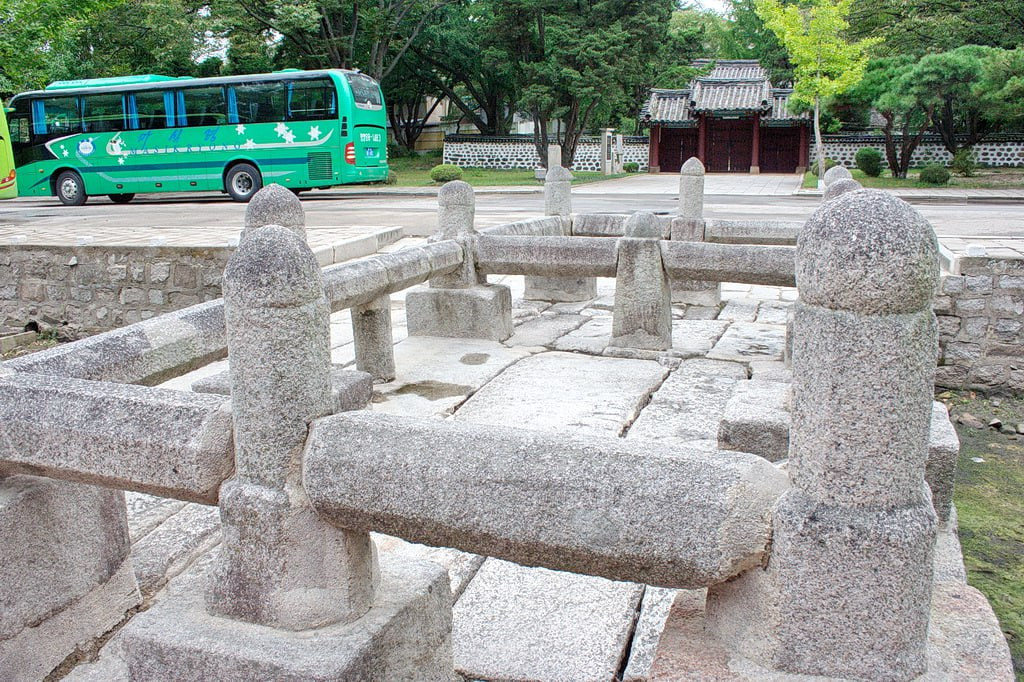 Каменный мост нал речкой