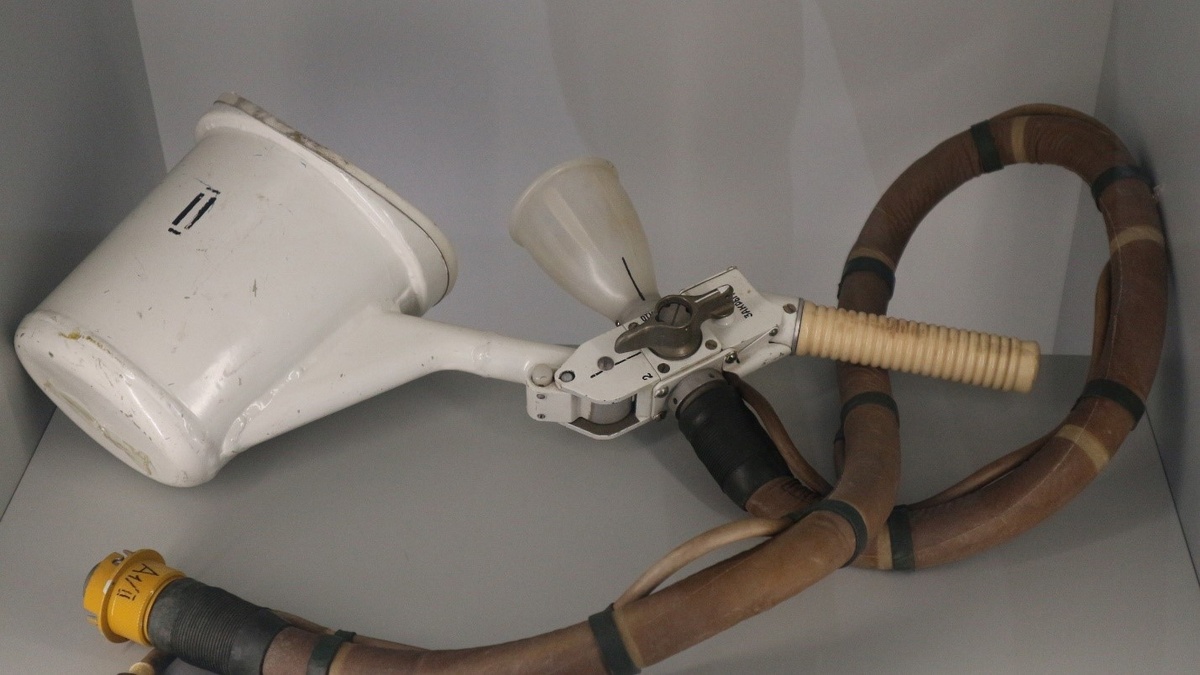 Туалет «Союза» в экспозиции центра «Космонавтика и авиация»