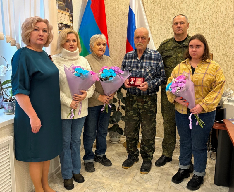    Родители со слезами на глазах получили орден погибшего на СВО сынаЛахденпохский район