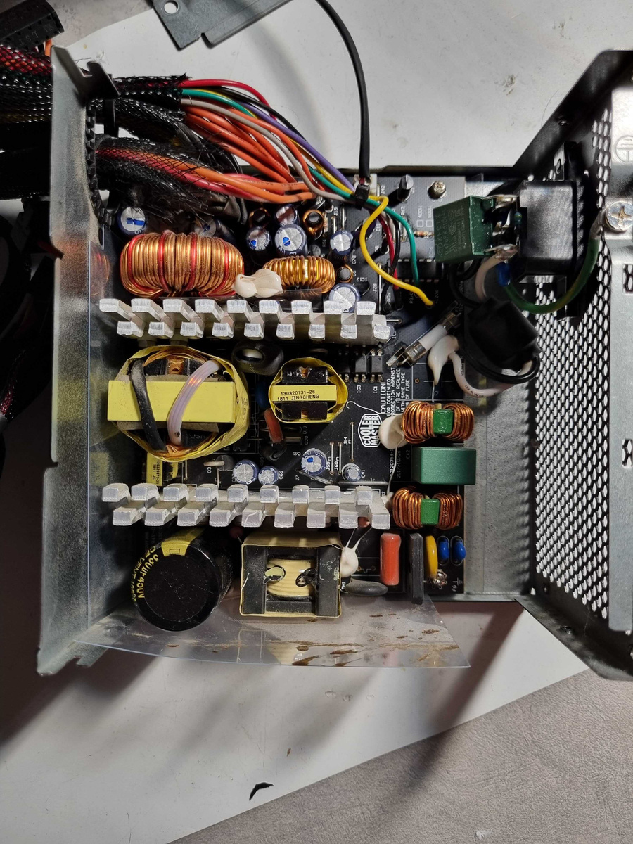 с уже замененным силовым конденсатором