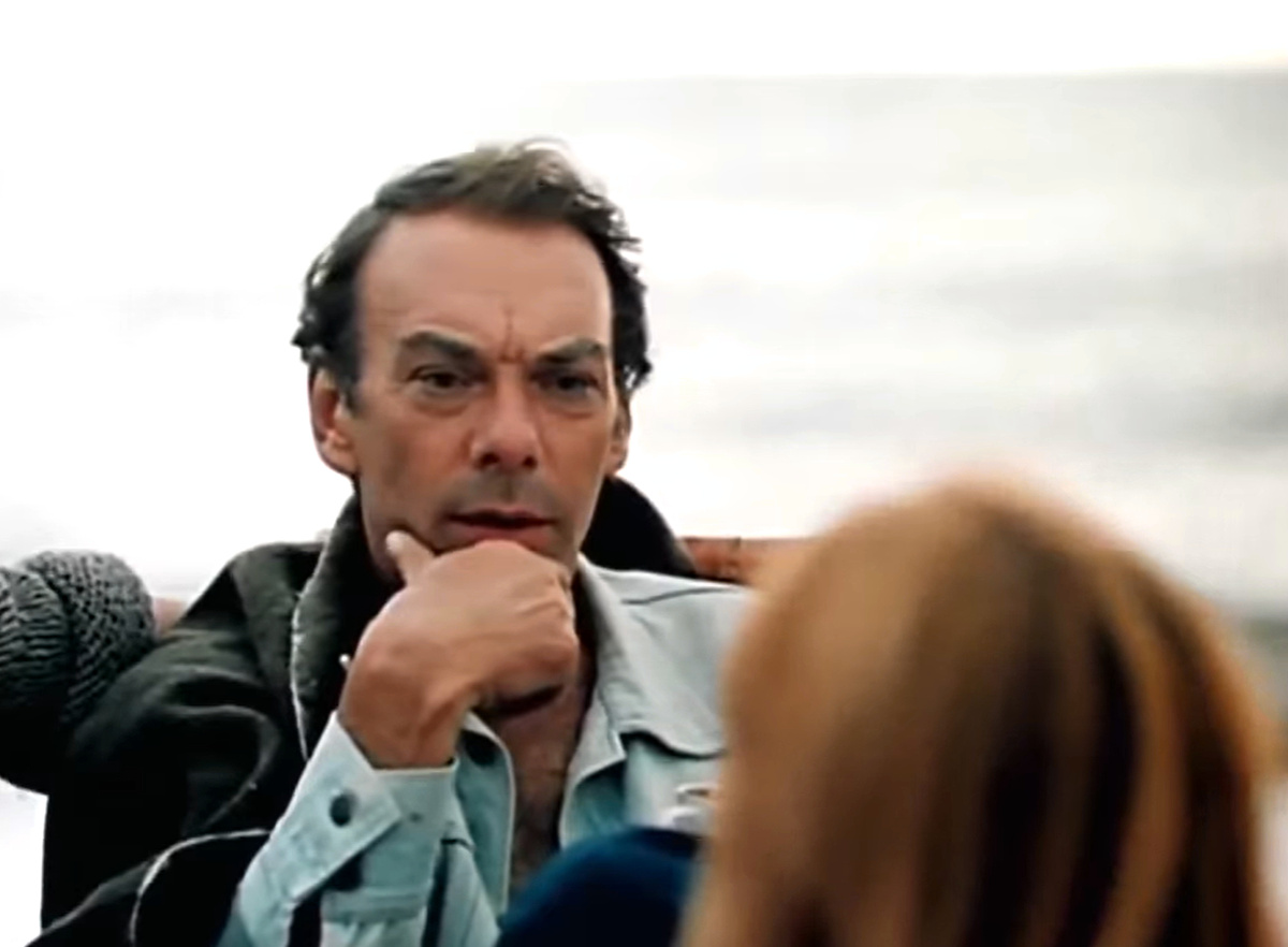 Кадр из кинофильма "Зонтик для новобрачных", 1986 г., режиссер Родион Нахапетов, сценарист Рамиз Фаталиев, композитор Исаак Шварц (скриншот)