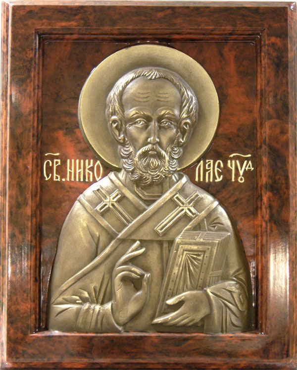 Икона Святителя Николая Чудотворца изготовлена из Систром-бетона под красный мрамор и покрытием под бронзу