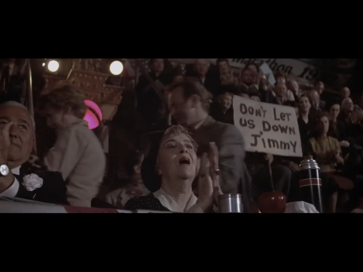 К чему приводит трудоголизм. Кадр из фильма "Загнанных лошадей убивают". Плакат с надписью "Не подведи нас, Джимми". Джимми, - танцор, за которого болеют. 